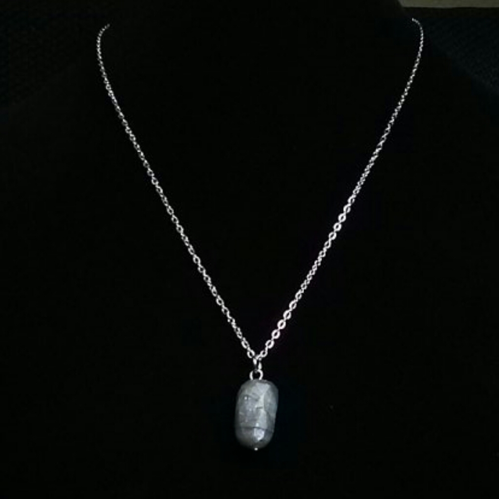 Labradorite Necklace - Picture 4 of 7